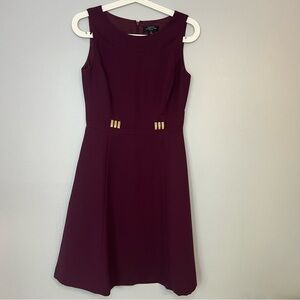 Tahari Size 2 Sleeveless Sheath Mini Dress Golden Buckle Office Cocktail Wedding